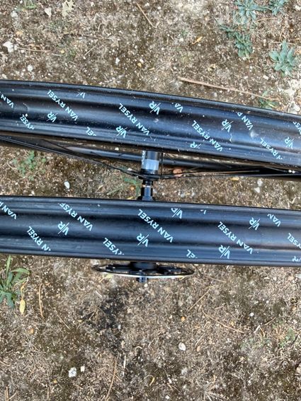 Roues route carbone Van Rysel VR50 - Moyeux DT 350 - XDR - Neuves - 3