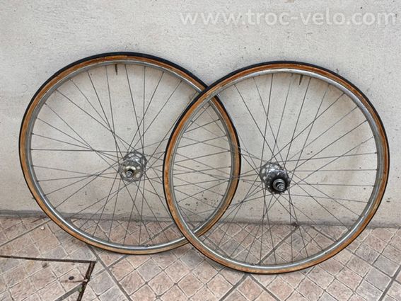 paire de roue Campagnolo record piste pignon fixe