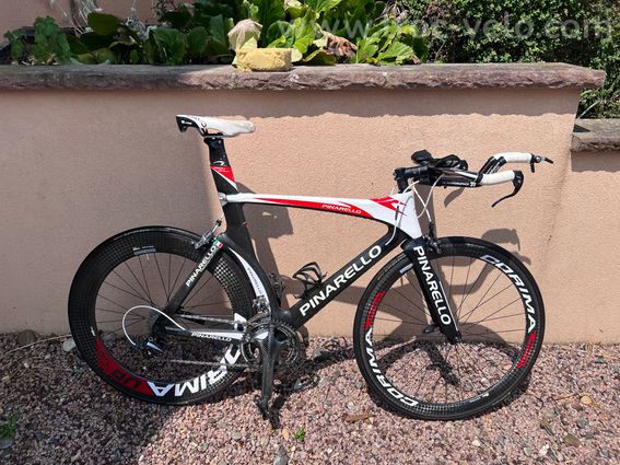 Vends vélo haut de gamme contre la montre CLM triathlon Pinarello