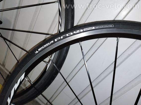 Vend paire de roues mavic aksium complètes - 4