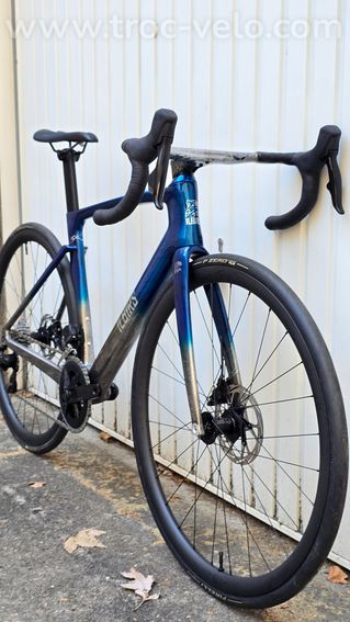 Velo route aero carbone 7,70 kilos (neuf) - SRAM AXS - Capteur puissance - Roues carbone céramique - 2