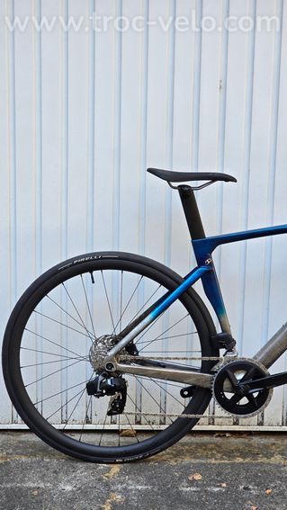 Velo route aero carbone 7,70 kilos (neuf) - SRAM AXS - Capteur puissance - Roues carbone céramique - 3