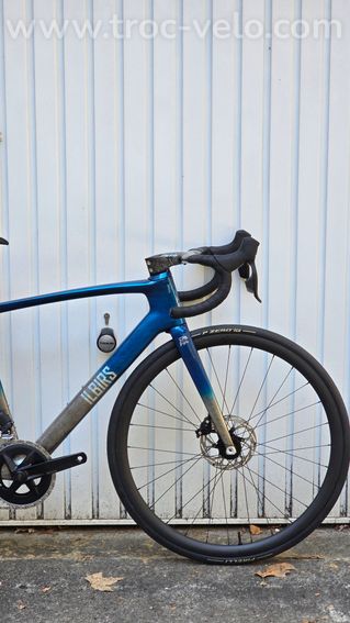 Velo route aero carbone 7,70 kilos (neuf) - SRAM AXS - Capteur puissance - Roues carbone céramique - 4
