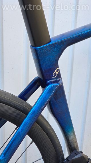 Velo route aero carbone 7,70 kilos (neuf) - SRAM AXS - Capteur puissance - Roues carbone céramique - 9