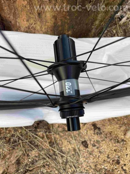 Roues Carbone Look R50D neuve tubeless ou chambre à air - 2