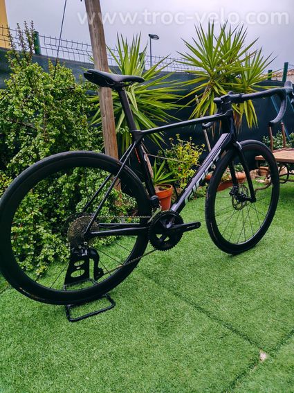 GIANT TCR Advanced Pro 1-2025-Di2-ML-2 650 € - 2