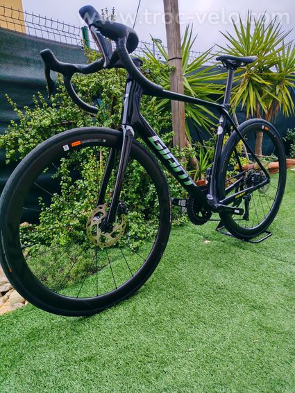 GIANT TCR Advanced Pro 1-2025-Di2-ML-2 650 € - 3