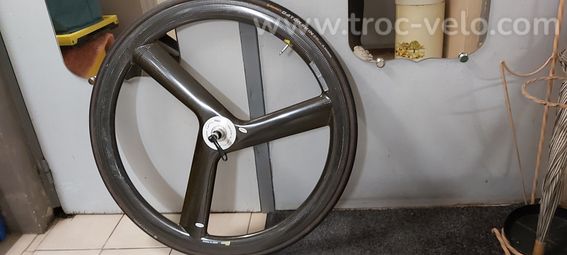 Roue avant à baton corima