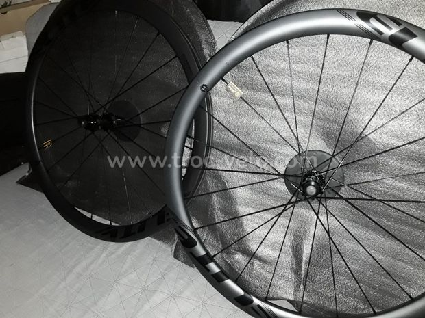 👍Paire carbone neuve ELITEWHEELS Edge disc 1,32kg en 45mm , pneu chambre ou tubeless  - 1