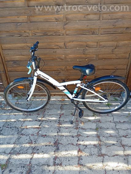 Vélo B'Twin 24 pouces 6 vitesses - Équipé garde-boue et béquille