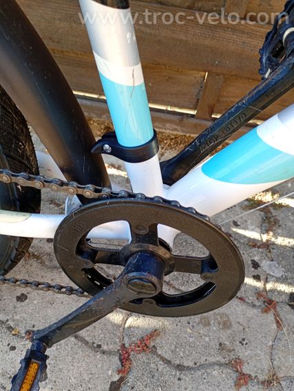 Vélo B'Twin 24 pouces 6 vitesses - Équipé garde-boue et béquille - 5