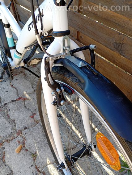 Vélo B'Twin 24 pouces 6 vitesses - Équipé garde-boue et béquille - 10