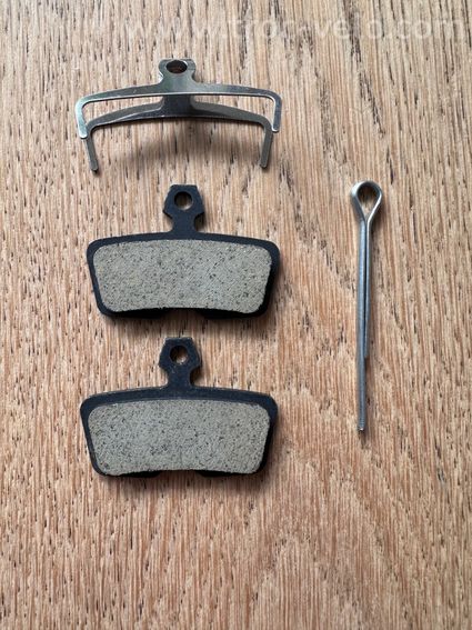 Paire de Plaquettes résine pour freins SRAM Code (2011 et +) / Code R / Code RSC / DB8 / G2 RE / Guide RE ( 4 pistons)