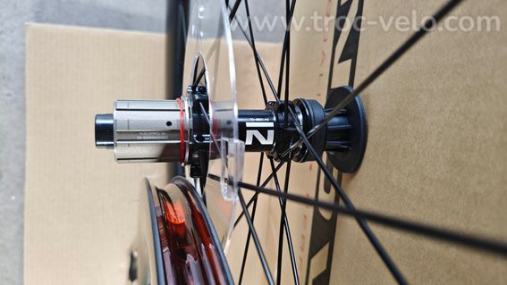 Roues carbone Novatec R6 60mm Shimano centerlock neuves  - 3