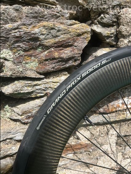 paire de Mavic Cosmic SL 65 Disc 3K 2024 + GP5000S TR + Tubeless - 400km - 7
