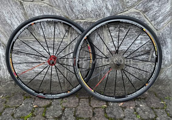 recherche paire de Roue Mavic Ksyrium Es pour Shimano a pneu