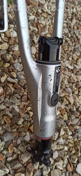 Base arrière avec amortisseur Trek Supercaliber GEN2