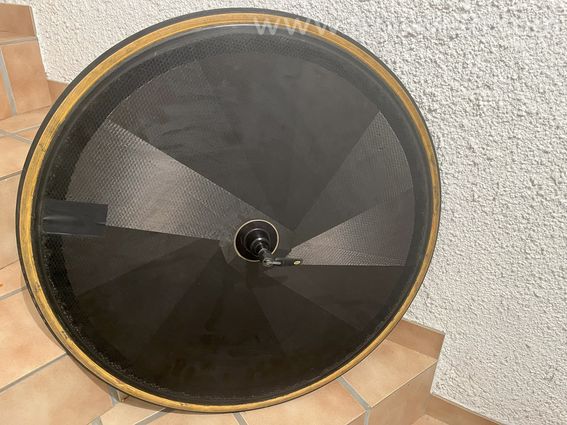 Roue lenticulaire zipp