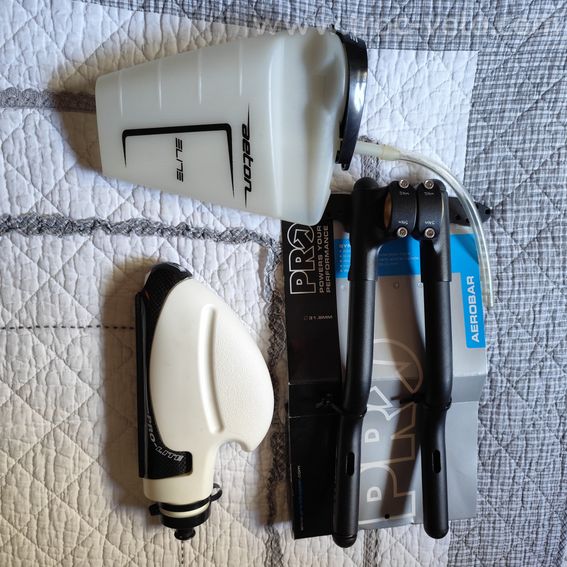  TRIATHLON LOT AEROBAR BIDON-PORTE BIDON CARBONE 1 BIDON NEUF - 2