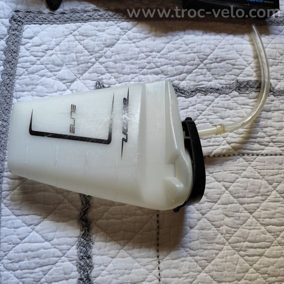  TRIATHLON LOT AEROBAR BIDON-PORTE BIDON CARBONE 1 BIDON NEUF - 4