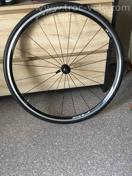 Roue avant vélo route