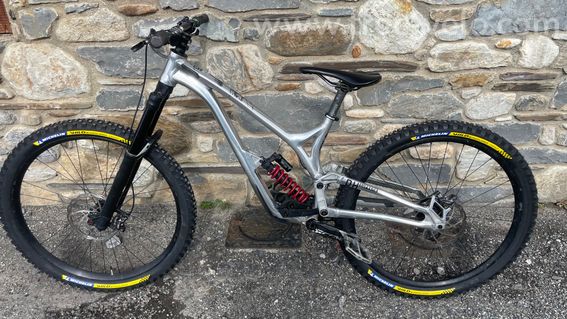 Commencal Suprême DH V4.4 - 10