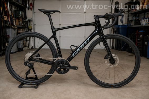 GIANT DEFY ADVANCED 0 CARBONE SHIMANO 105 Di2 FREINS À DISQUE