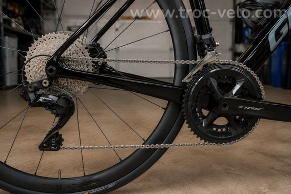 GIANT DEFY ADVANCED 0 CARBONE SHIMANO 105 Di2 FREINS À DISQUE - 4