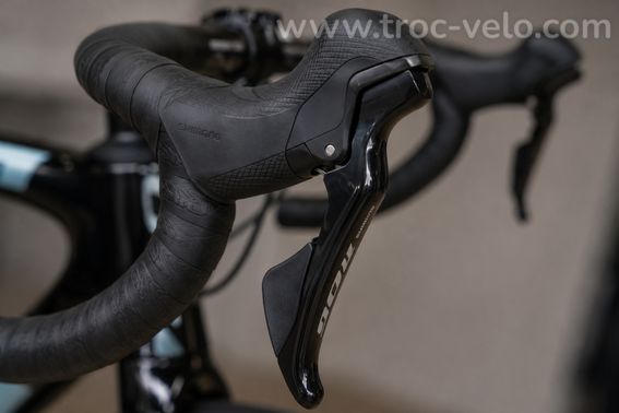 GIANT DEFY ADVANCED 0 CARBONE SHIMANO 105 Di2 FREINS À DISQUE - 8