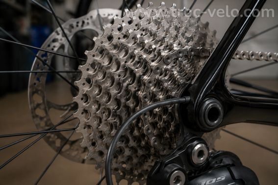 GIANT DEFY ADVANCED 0 CARBONE SHIMANO 105 Di2 FREINS À DISQUE - 10