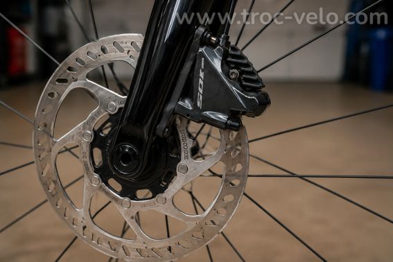 GIANT DEFY ADVANCED 0 CARBONE SHIMANO 105 Di2 FREINS À DISQUE - 12