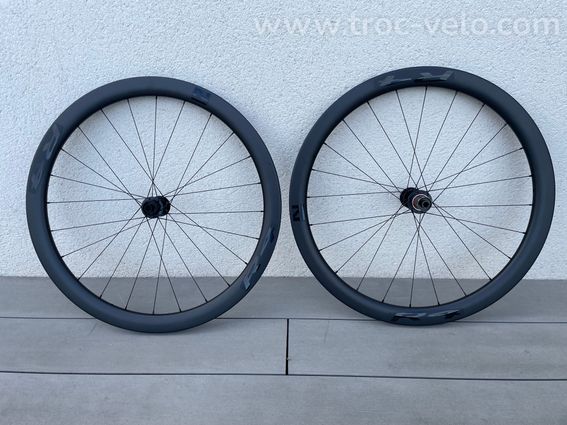 Paire de roues carbone Novatec R4 neuves