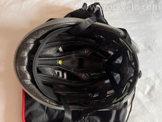 Casque MET Trenta 3K Carbon MIPS Helmet - 2