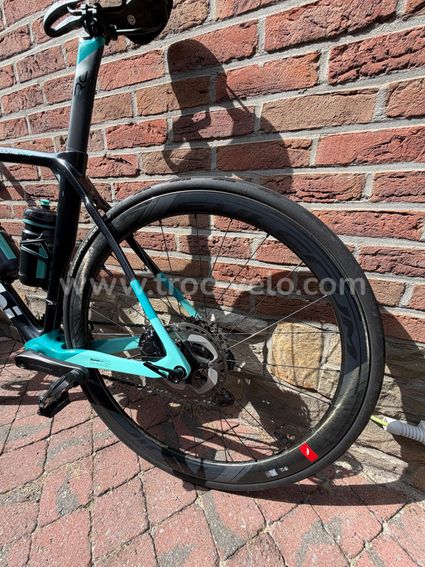 BIANCHI OLTRE XR3 – ULTEGRA Di2 12V – CARBONE – ASSIOMA DUO - 2