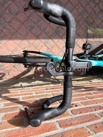 BIANCHI OLTRE XR3 – ULTEGRA Di2 12V – CARBONE – ASSIOMA DUO - 9