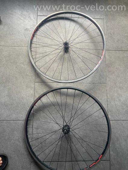 Paire de roues DT SWISS RR 1.1 Céramic