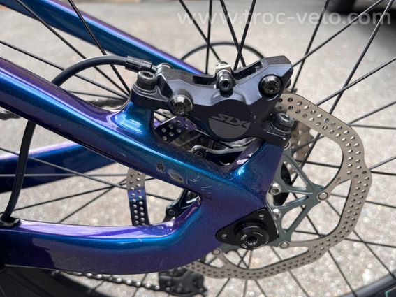 VTT Carbone 24 pouces équipé Shimano - 7