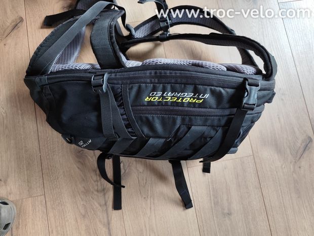 Sac à dos VTT Deuter avec dorsale intégrée - 4