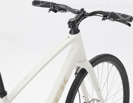 Velo Fitness Trek Fx 1 Stepover Shimano Acera 8v 700 Mm Blanc Gen  4 T L 175 186cm   Velo D Exposition - 3
