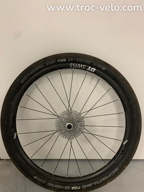 Roue Arrière: DT SWISS XRC 1200 carbone 27,5 pouces 22,5mm  - 2