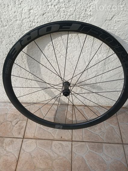 Vends paire de roues carbonne disque FORE h38 moyeuDTSWISS 250Shimano 11v roue a pneu - 3