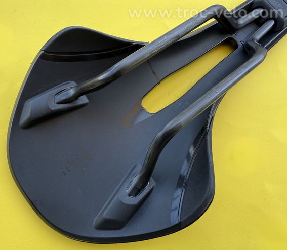 Selle fi'zi:k Vento Antares R1 Carbon Rails 140mm