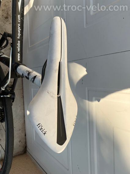 Vélo de route Fuji carbone – Taille 56 - 6