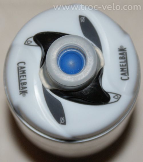 Bidon vélo "CAMELBAK" - modèle "PODIUM CHILL INSULATED" - blanc/rouge - 610ml - 2
