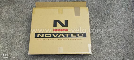 Neuves Paire de roues carbone Novatec r4 - 3