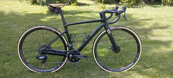 Velo de route scott addict