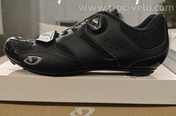 Chaussures Giro T42 port offert
