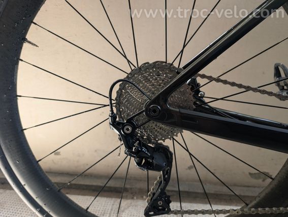 Scott Addict 30 2024 Taille S – Mavic Cosmic SL45 – Shimano 105 – Très bon état - 3