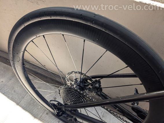 Scott Addict 30 2024 Taille S – Mavic Cosmic SL45 – Shimano 105 – Très bon état - 7