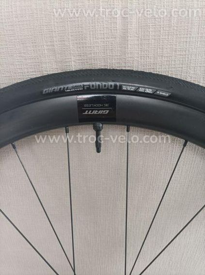 Pneus tubeless GIANT Gavia Fondo 1 neufs - 3